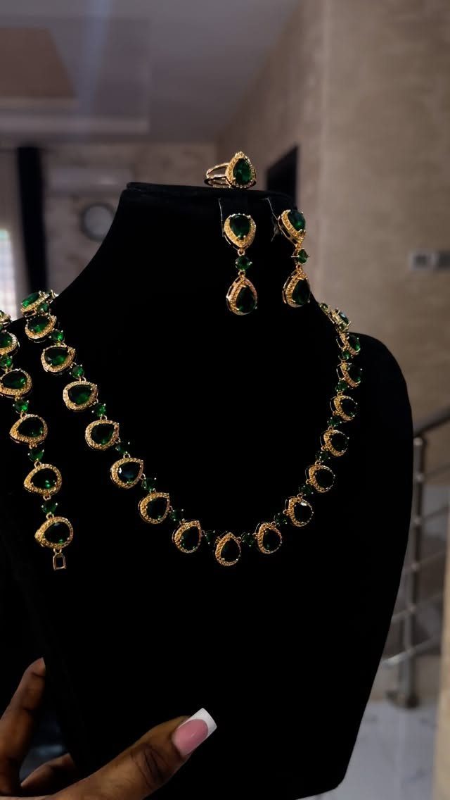 Crystal Jewelry Sets for 6 Style Moods 2 Emerald green crystal jewelry set with gold accents displayed on a black velvet jewelry bust.
